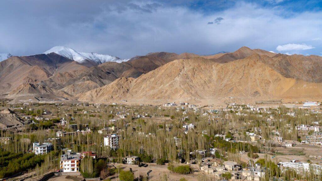 Himalayan valley in leh ladakh: best himalayan treks