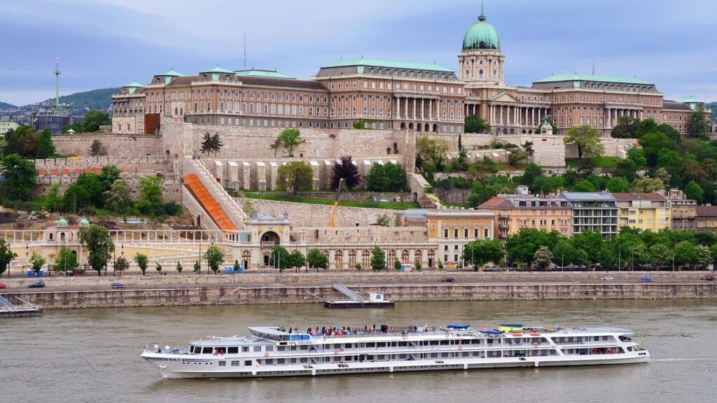 Buda castle: budapest itinerary