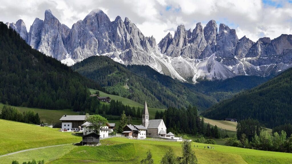 hiking in italy: dolomites